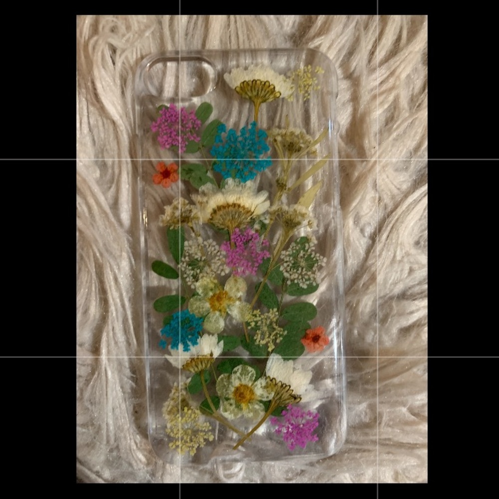I clear phone case with dried up flowers(6,7,8)